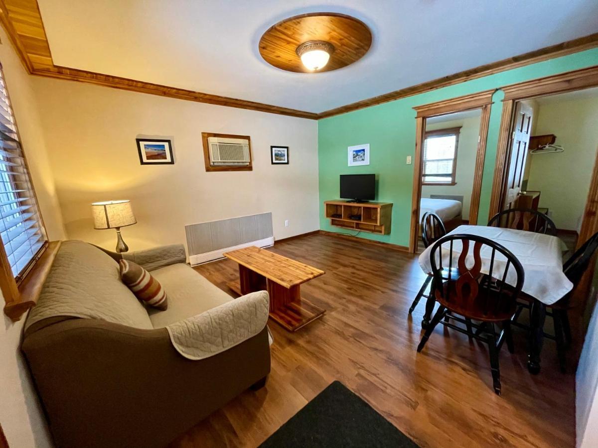 Brookside Motel