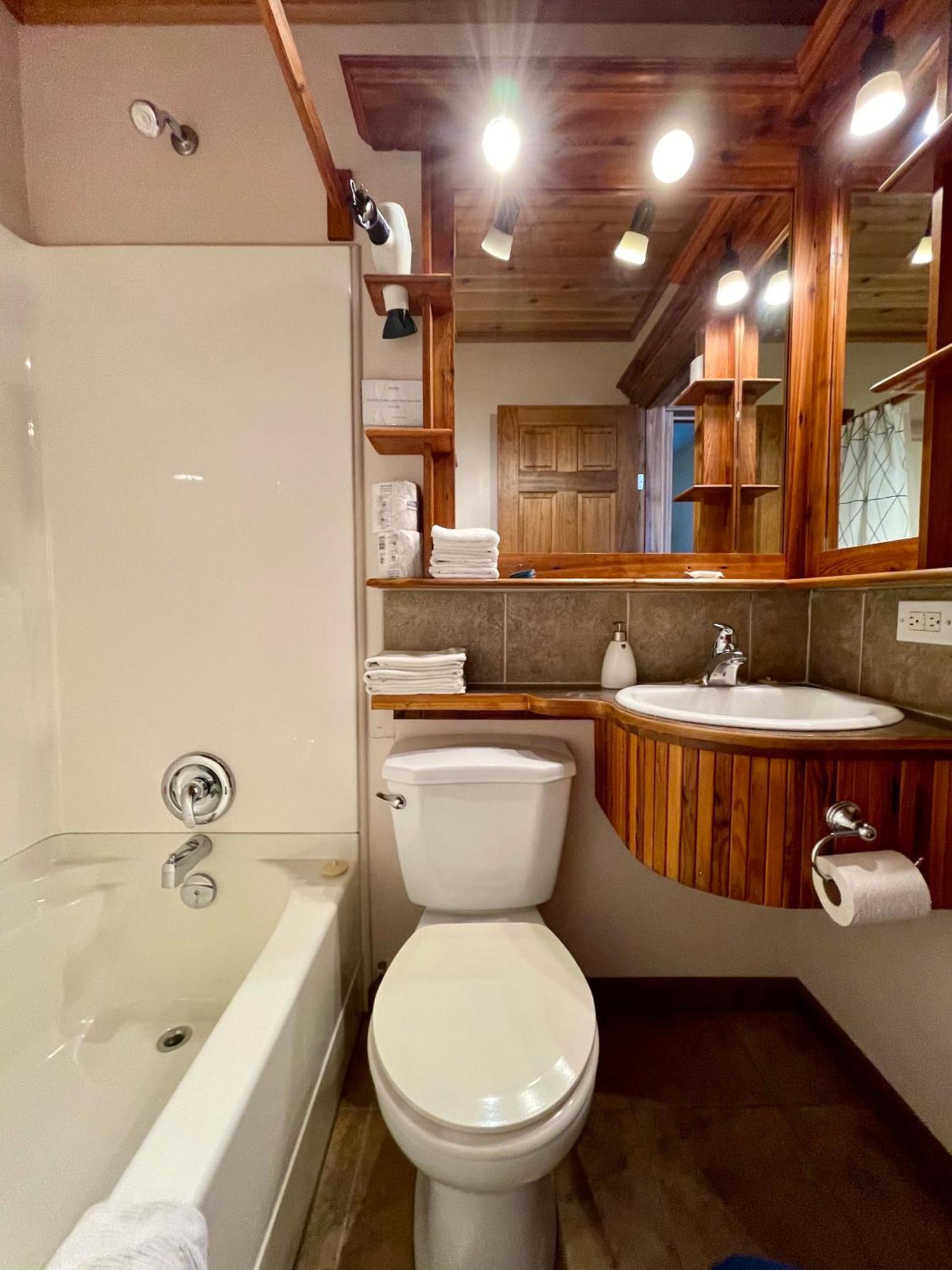 Brookside Motel 2*